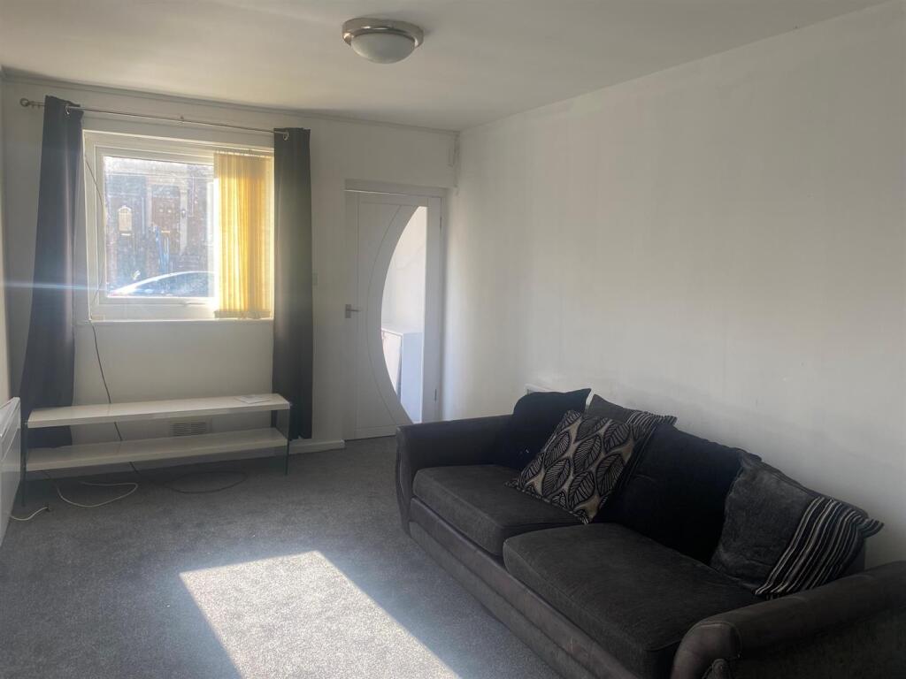 Apartment in Preston - View 5