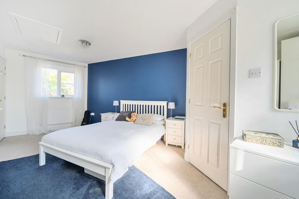 House in Blunsdon St Andrew, Haydon End, Haydon Wick - More
