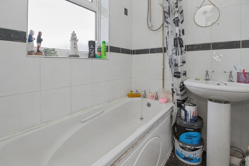 Apartment in Bradford, West Yorkshire - View 6
