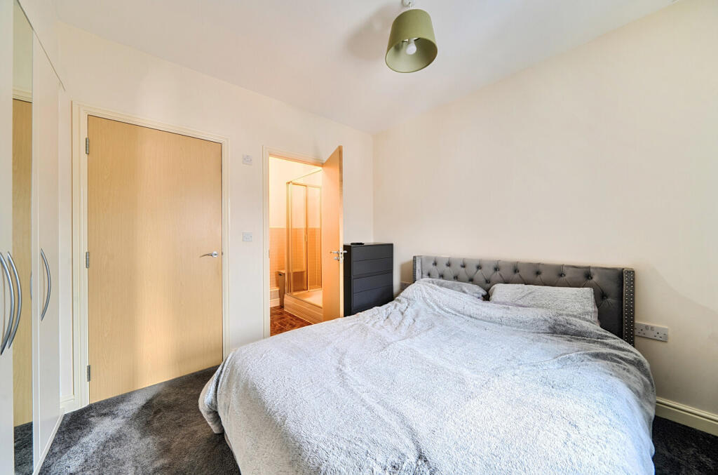 Woodland Walk, Aldershot, Hampshire, GU12 - View 6