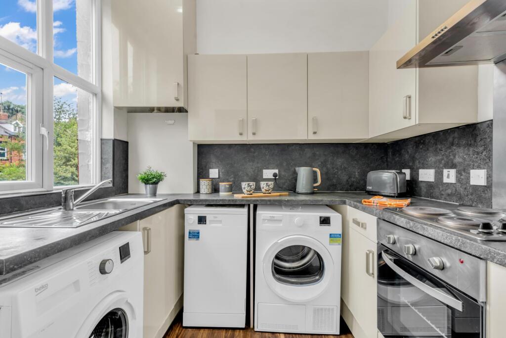 House in Leeds, Woodhouse Cliff, Hyde Park - View 3
