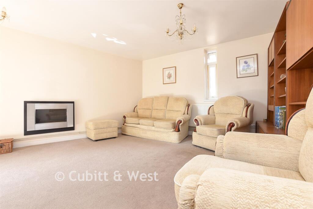 Apartment in Sutton - More