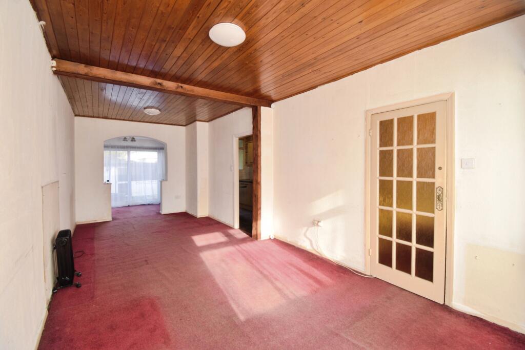 Millais Avenue, London, E12 photo 3