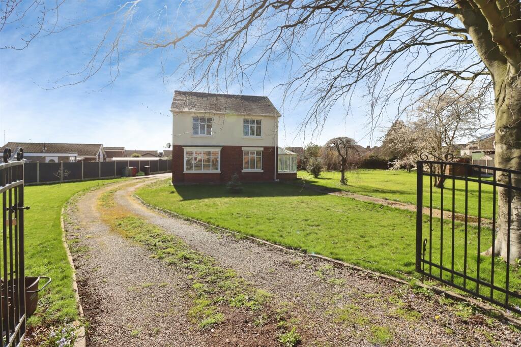 Main image of property: Creswell Road, Clowne, Chesterfield