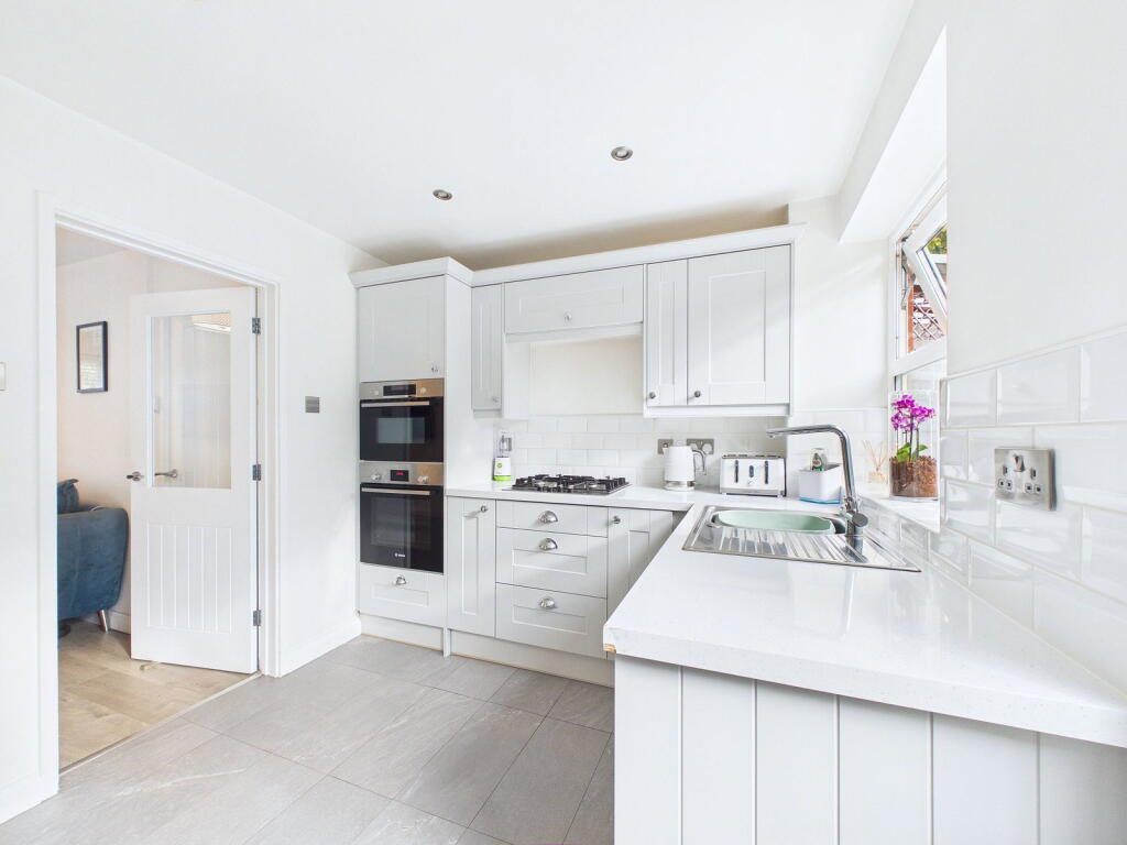 House in Three Rivers, Croxley Green - More