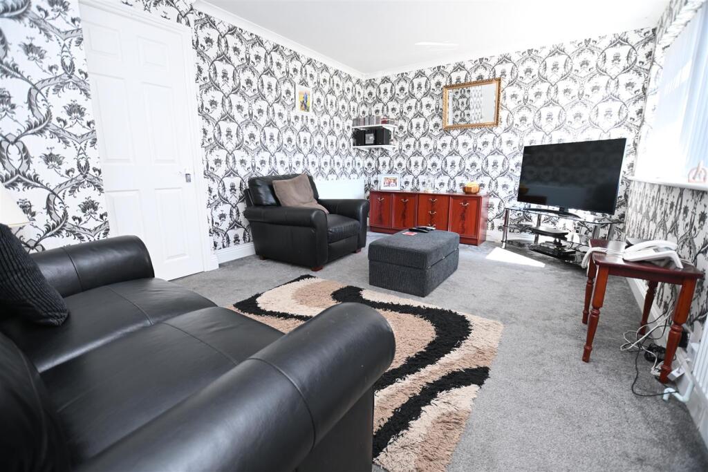 Thelma Avenue, Canvey Island photo 2