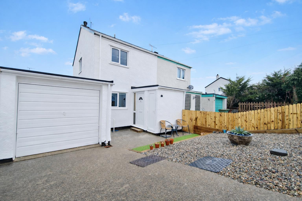 Main image of property: Stad Llwynaethnen, Trefor