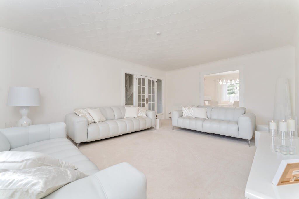 Roseburn Court, Whitelees, Cumbernauld, North Lanarkshire photo 3