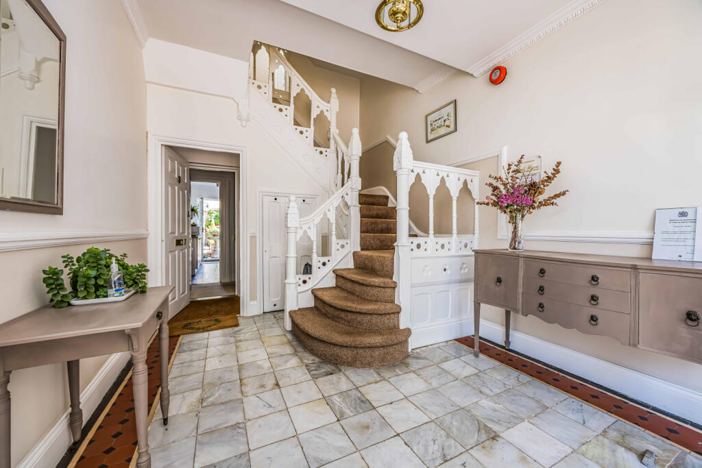 Apartment in Havant, Hampshire - More