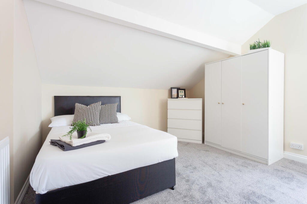 Main image of property: 8 Estcourt Avenue, Headingley, Leeds, LS6 3ES