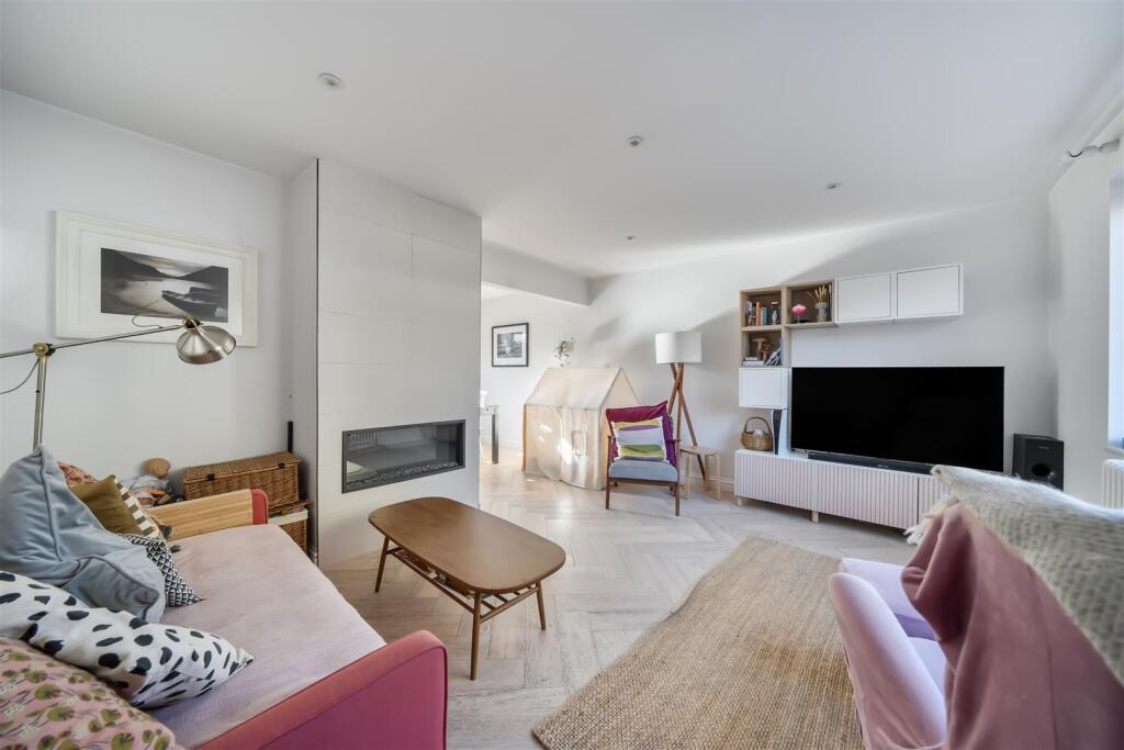 House in Elmbridge, Surrey - View 2