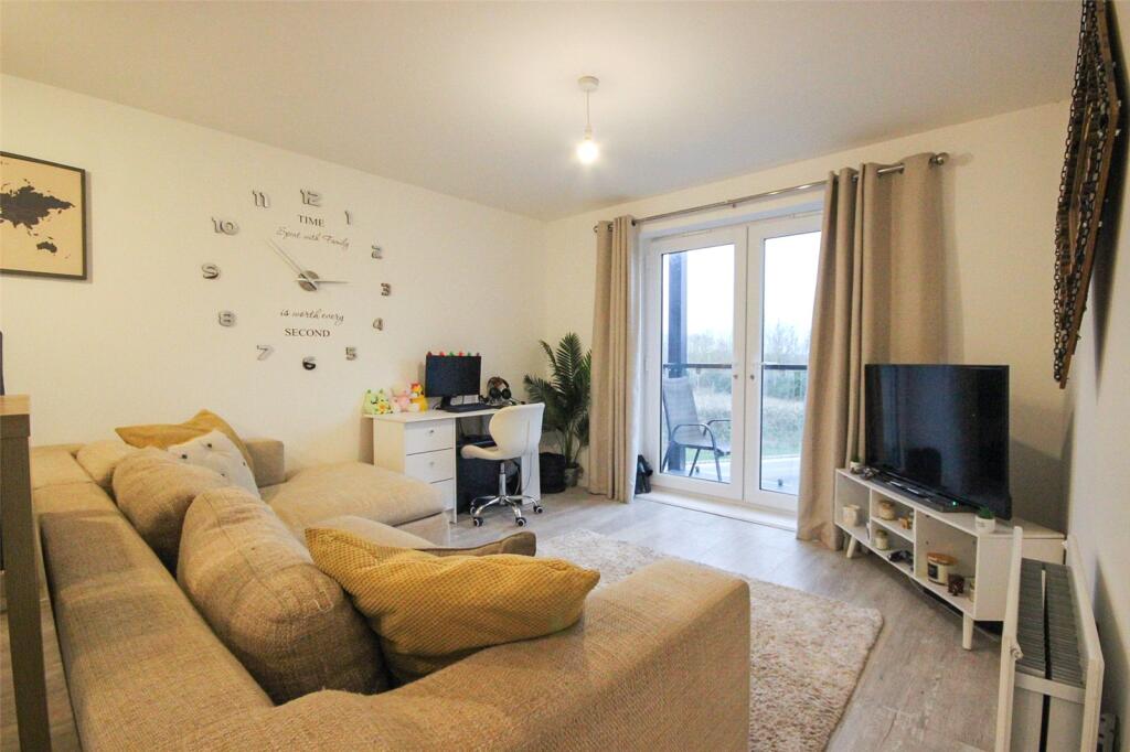 Garland Crescent, Shortstown, Bedford, Bedfordshire, MK42 photo 2