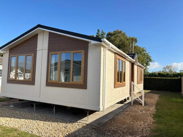 2-bed caravan on Broadway, Worcestershire, WR12, £250,000