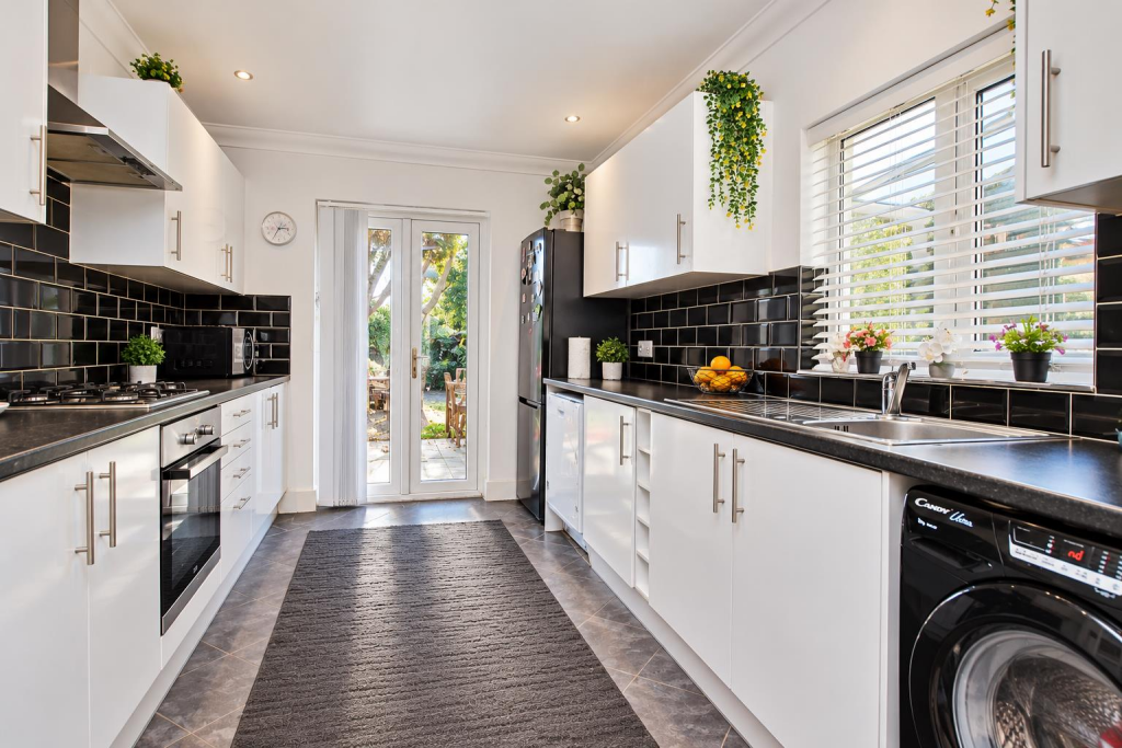 House in Watford - View 3