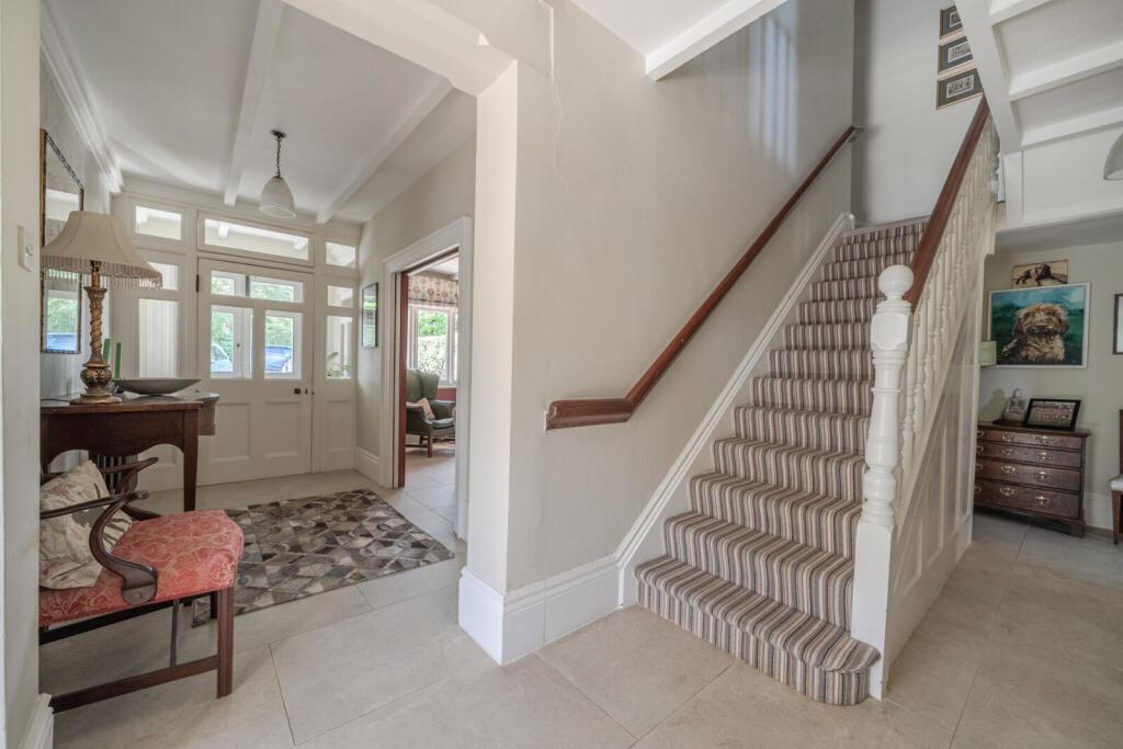 House in Pangbourne, West Berkshire - More