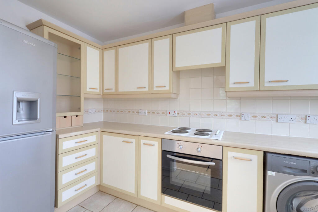 Apartment in Southend-on-Sea, Essex - View 5
