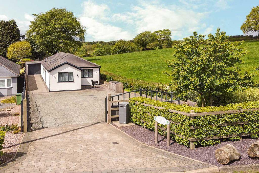 Main image of property: Oak View, Chapel Lane, Cannock Wood
