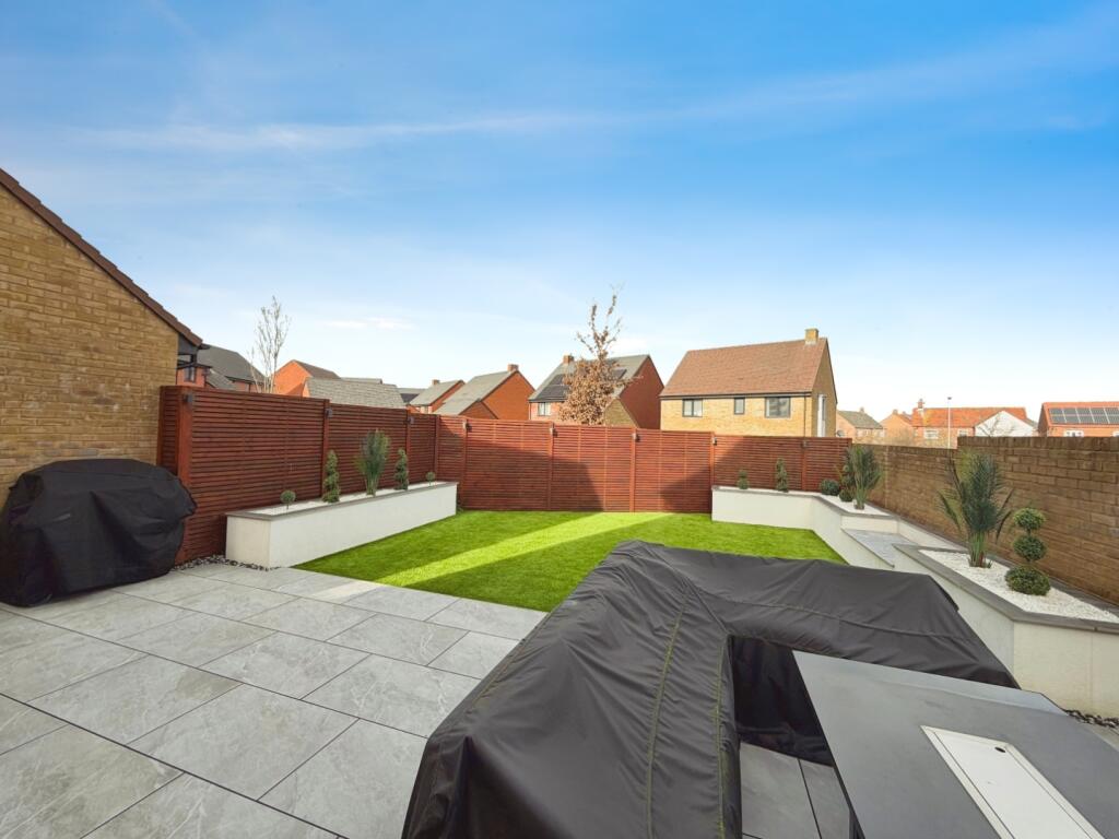 Paddock Close, Kingsnorth, Ashford photo 4
