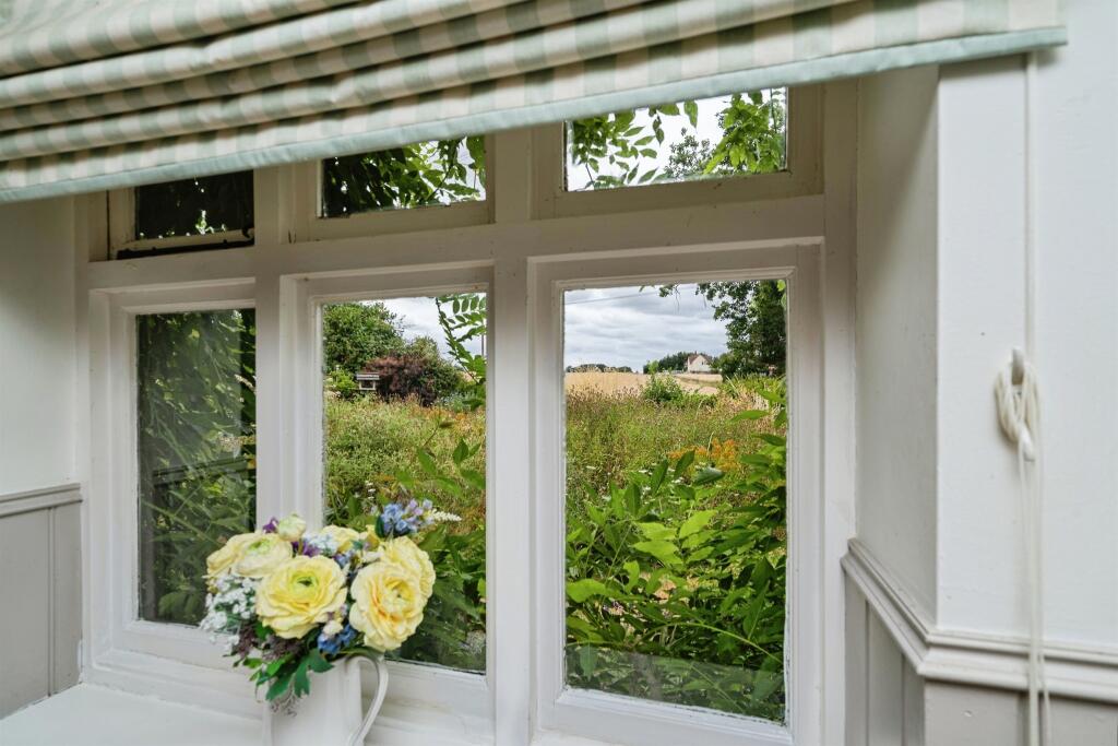 Hopton Road, Thelnetham, Diss - More