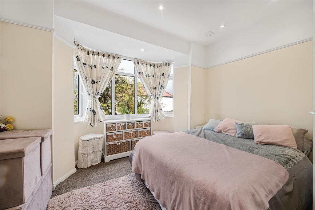 Apartment in Sutton - View 4