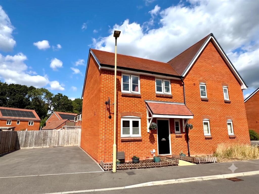 Main image of property: Avon Road, Curbridge, Southampton