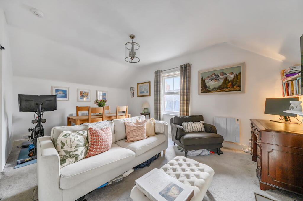 Apartment in Newbury, West Berkshire - View 2