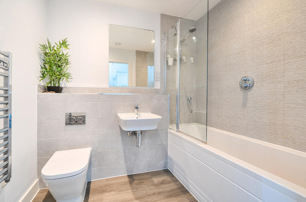 Apartment in Kingston upon Thames - More