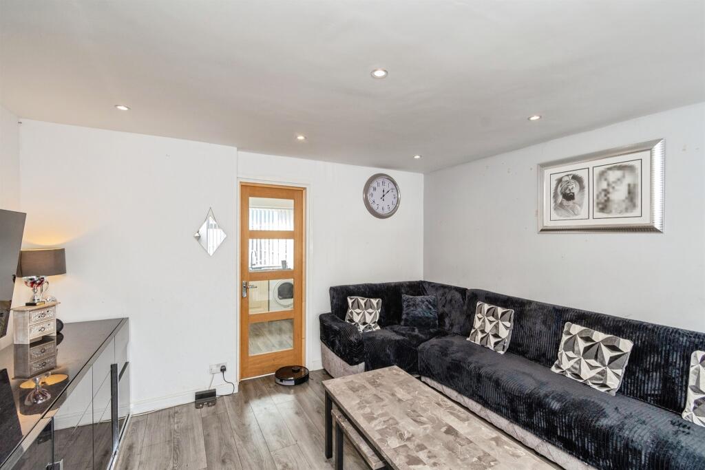 House in Walsall, West Midlands - View 3
