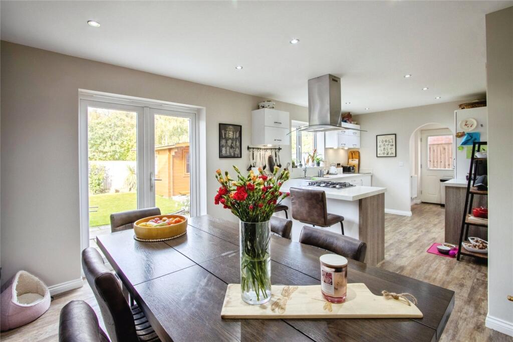 Rosewood Drive, Dewsbury, West Yorkshire, WF12 - View 3