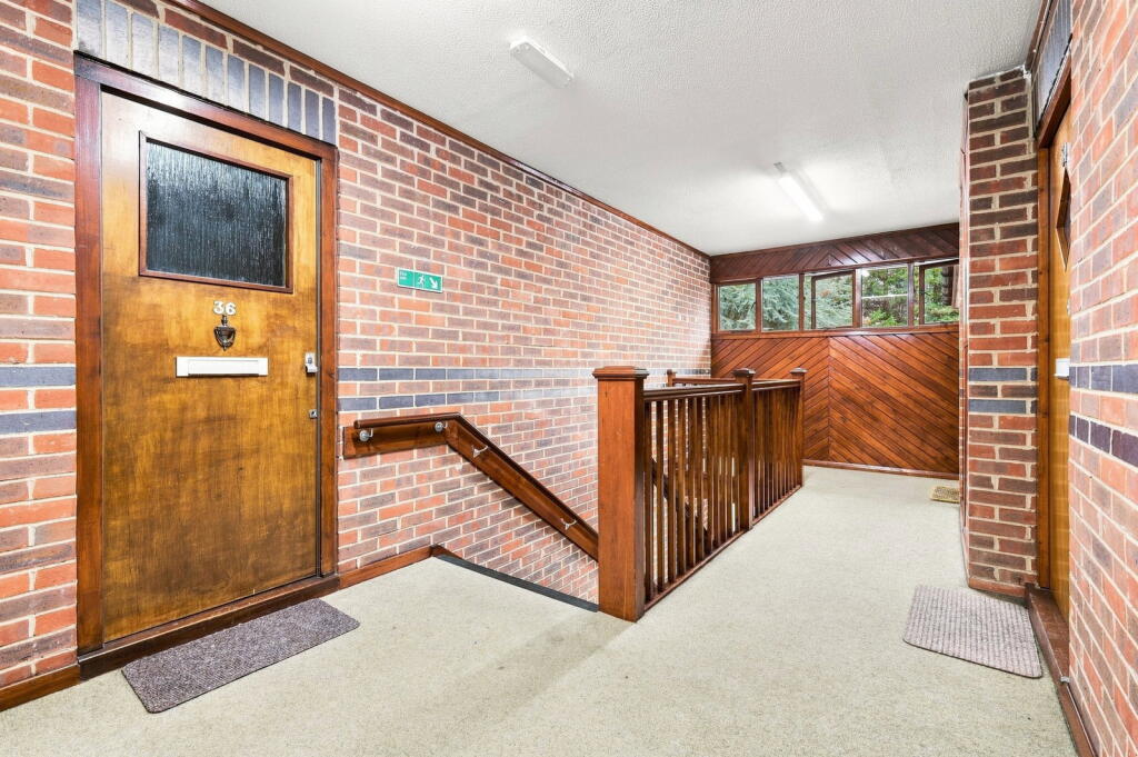 The Doultons, Octavia Way, Staines, TW18 photo 4