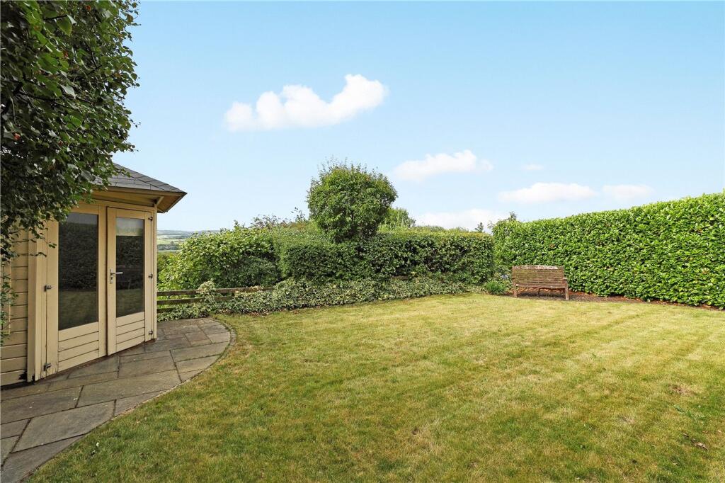 Silverwood Grange, Ossett, WF5 photo 4