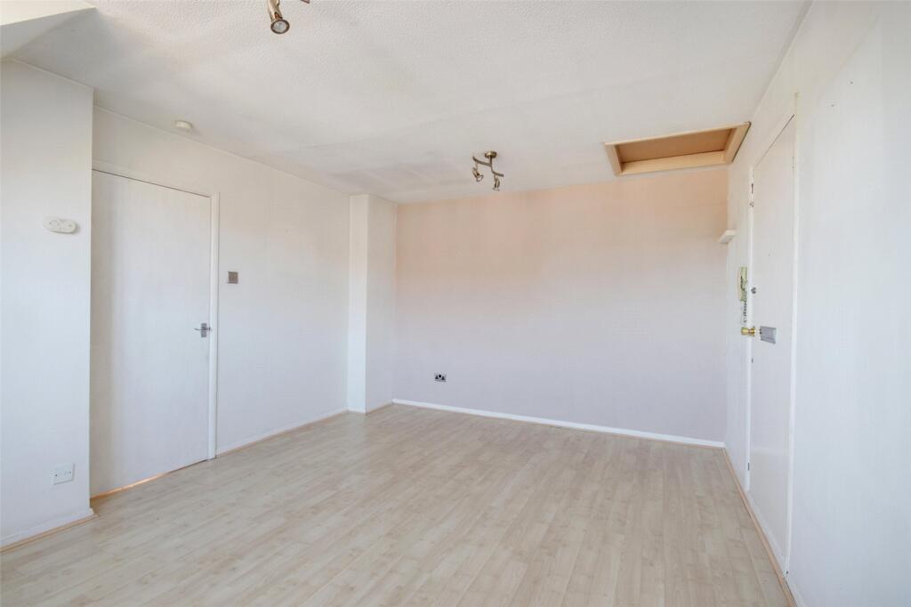 Apartment in Dartford - View 5