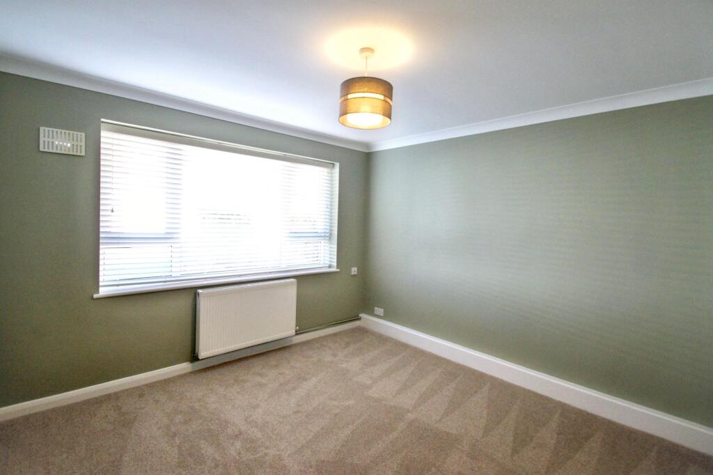 Apartment in Ilford - View 4