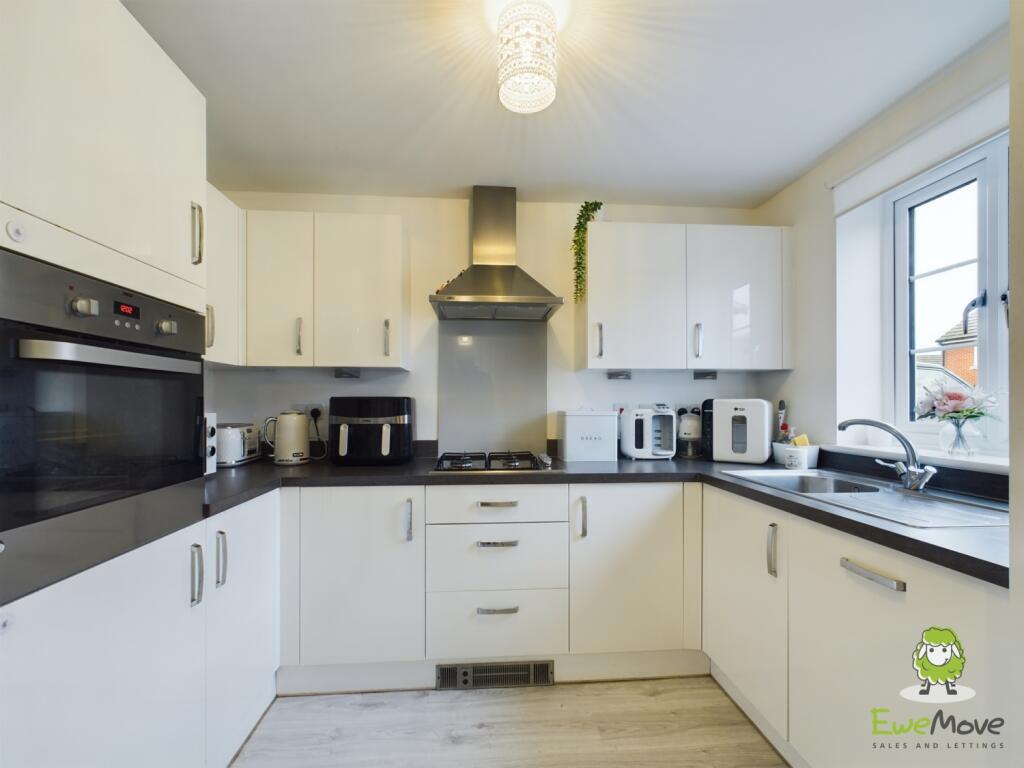 House in Basingstoke and Deane, Spiers Meadow, Popley - View 3