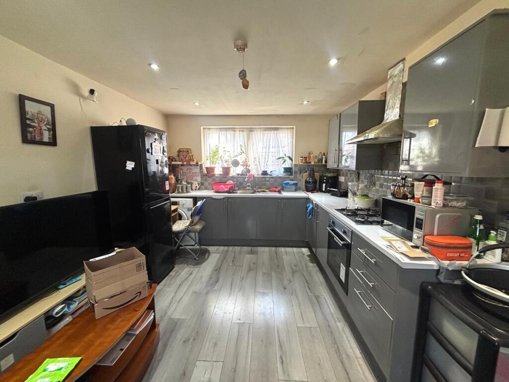 Apartment in Leicester, Latimer - View 3