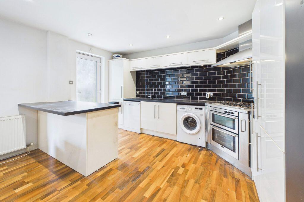 2-bed flat on 1/2 Portland Gardens, The Shore, Edinburgh, EH6 6NA, £295,000