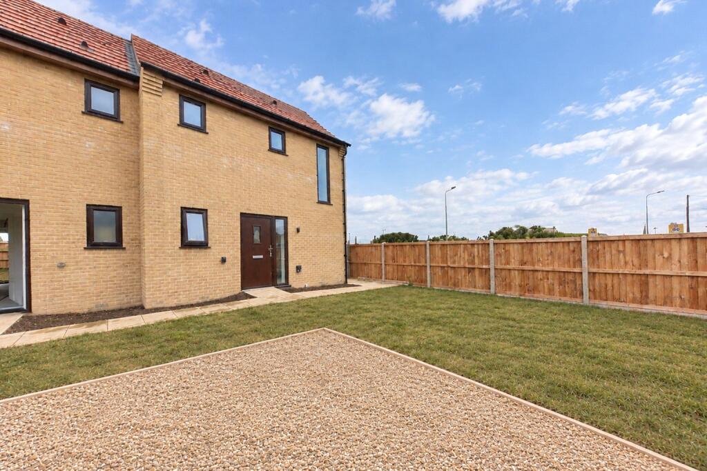2-bed semi-detached on Cuckoo Close, Beck Row, Bury St. Edmunds, Suffolk, IP28, £230,000