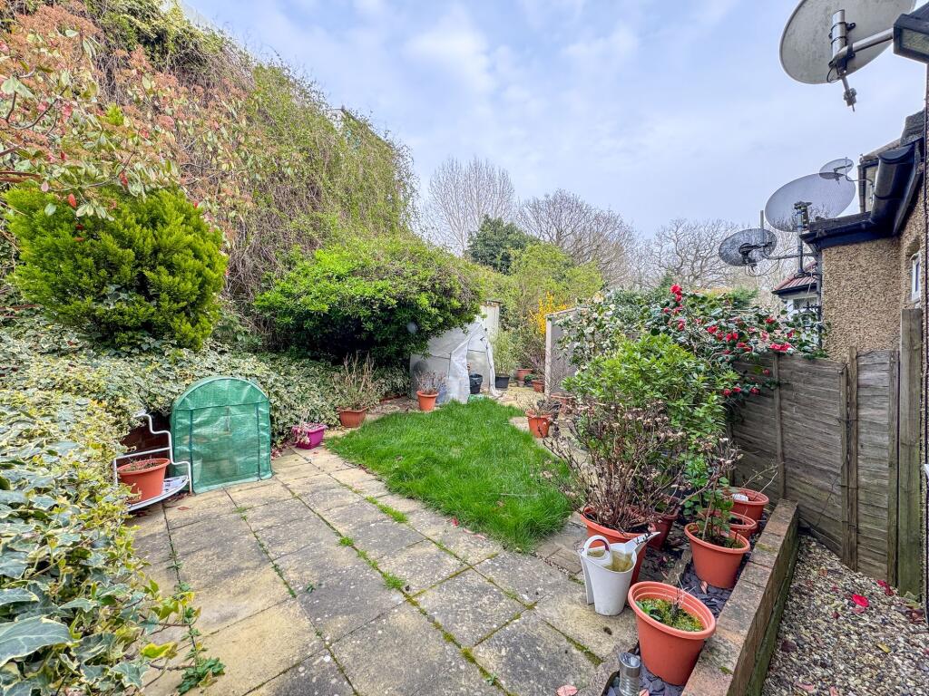 Main image of property: Glendor Gardens, London, NW7
