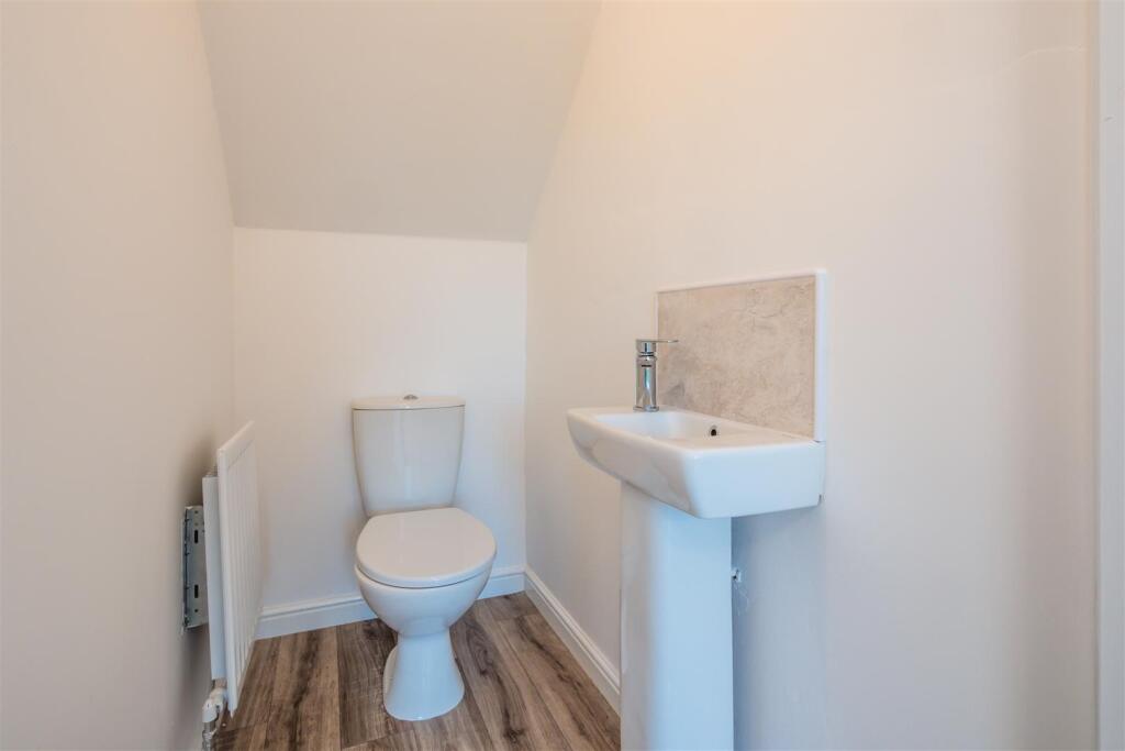 House in Bradford, Lidget Green, Scholemoor - View 5