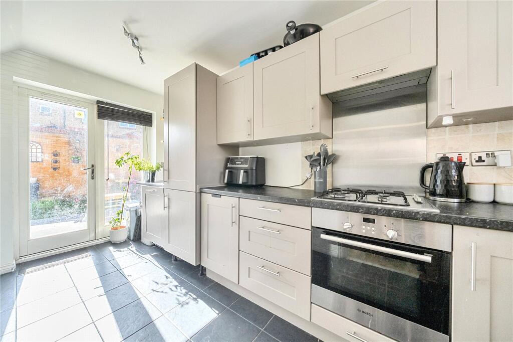 House in Basingstoke and Deane, Rooksdown - View 3