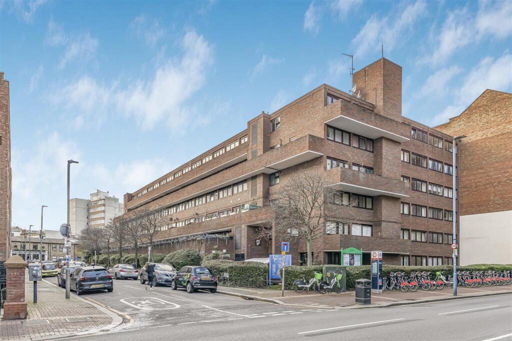 Main image of property: The Platt, Putney, SW15