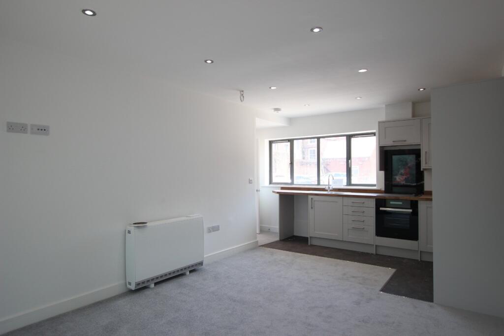 Apartment in Worcester - View 3