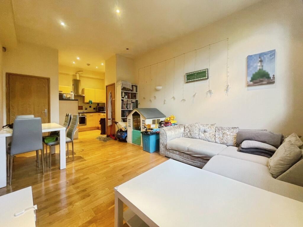 Apartment in Bradford, Little Germany, Barkerend - View 5