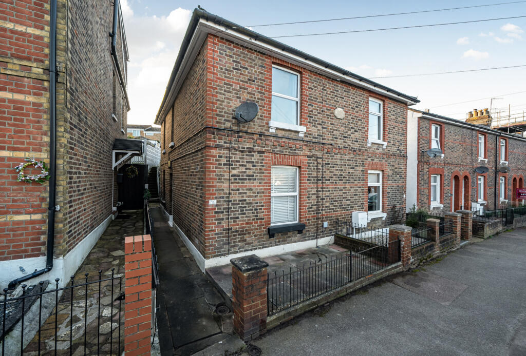 Main image of property: Silverdale Road, Tunbridge Wells, Kent, TN4