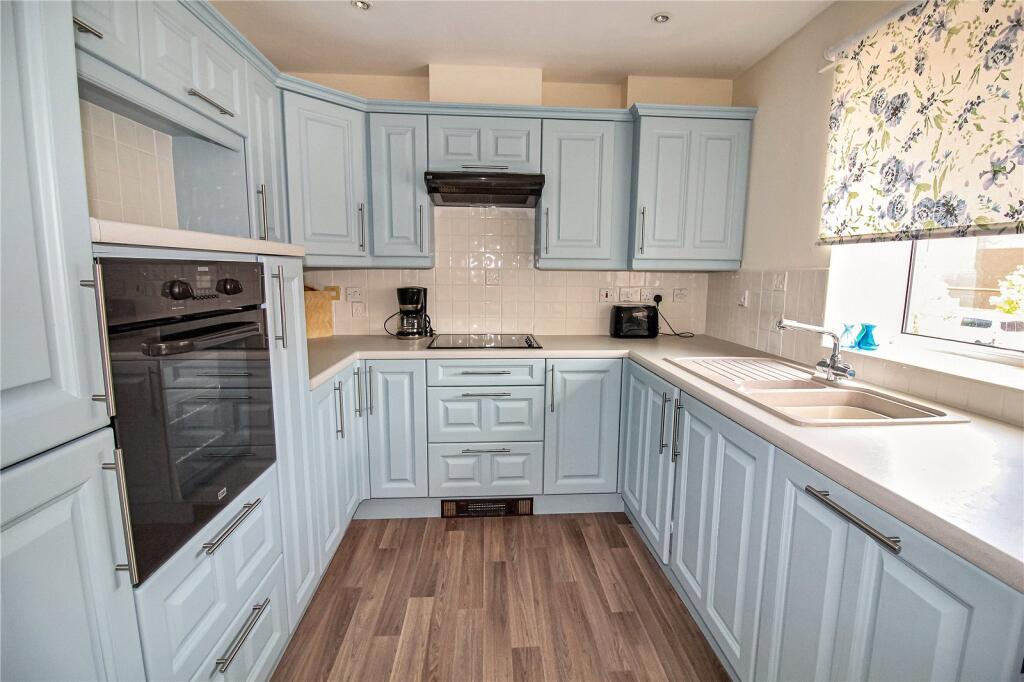 Apartment in Swindon, Redhouse, St. Andrews - View 5