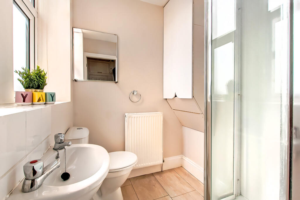 Apartment in Newcastle upon Tyne - View 5