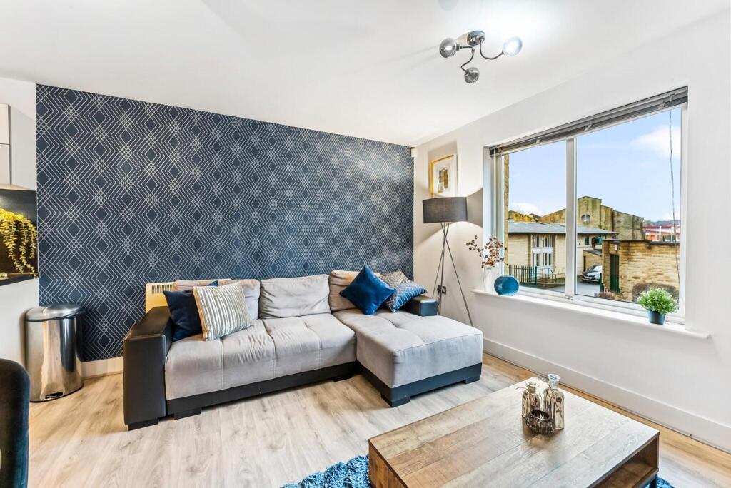 Apartment in Kirklees, West Yorkshire - View 2