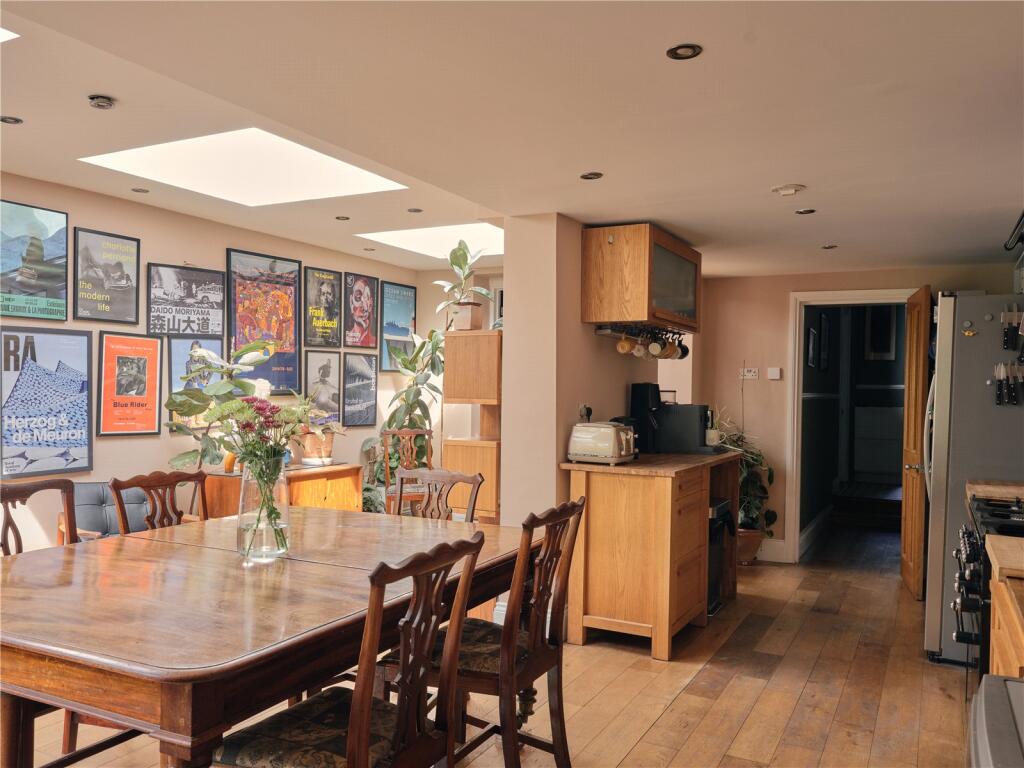 House in London - View 2