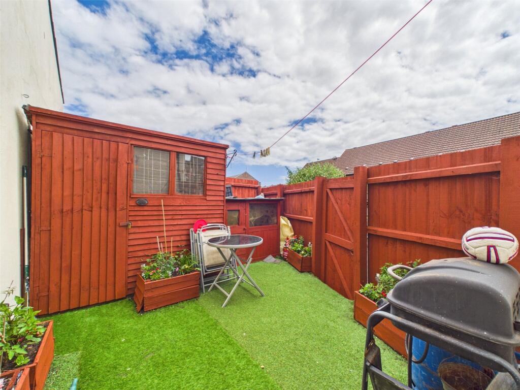 Apartment in Christchurch, Pokesdown, Bournemouth - View 2
