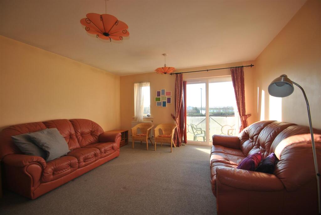 Apartment in Doncaster, Lakeside - View 3